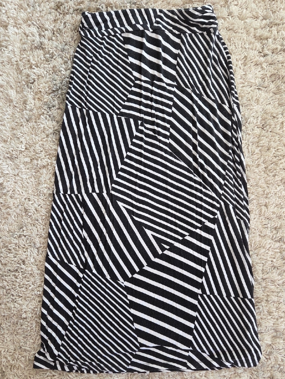 Liz Claiborne Black and White Geometric Stripe Maxi Skirt